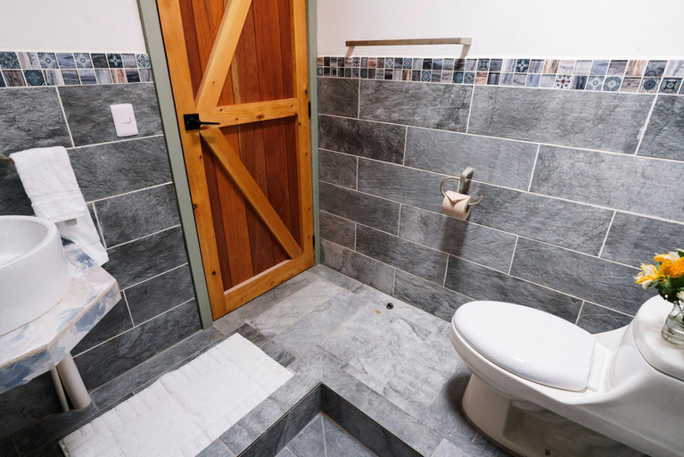 Bathroom 3, Love Probiotics Lodge, San Marcos La Laguna