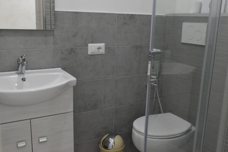 Bathroom 2, Adriano's Rooms, Catania