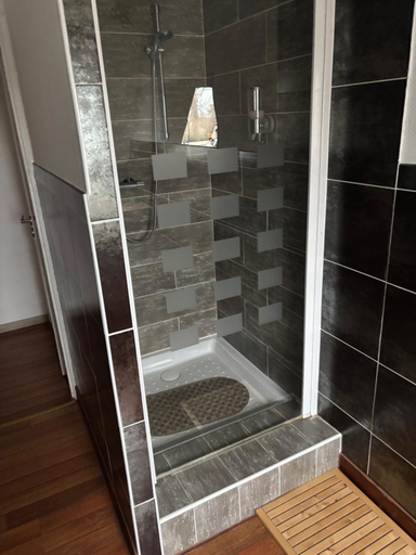Bathroom 4, Le Blockhaus de Domleger et Spa, Somme