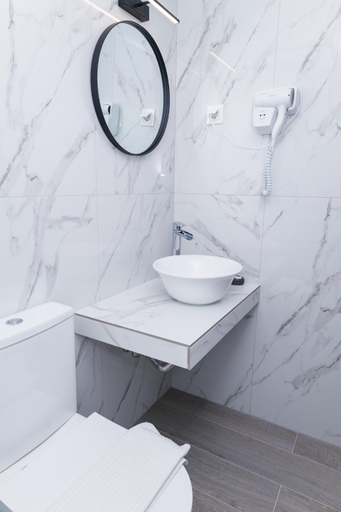 Bathroom 3, La Scala family apartments, Central Macedonia