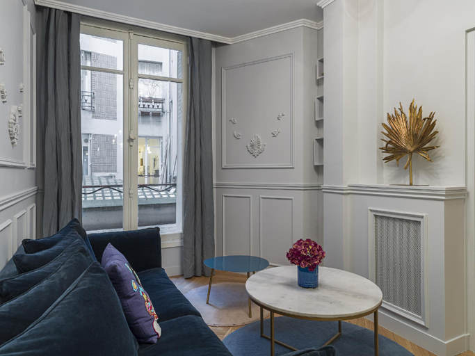 Others 5, The Blue Pearl, Paris