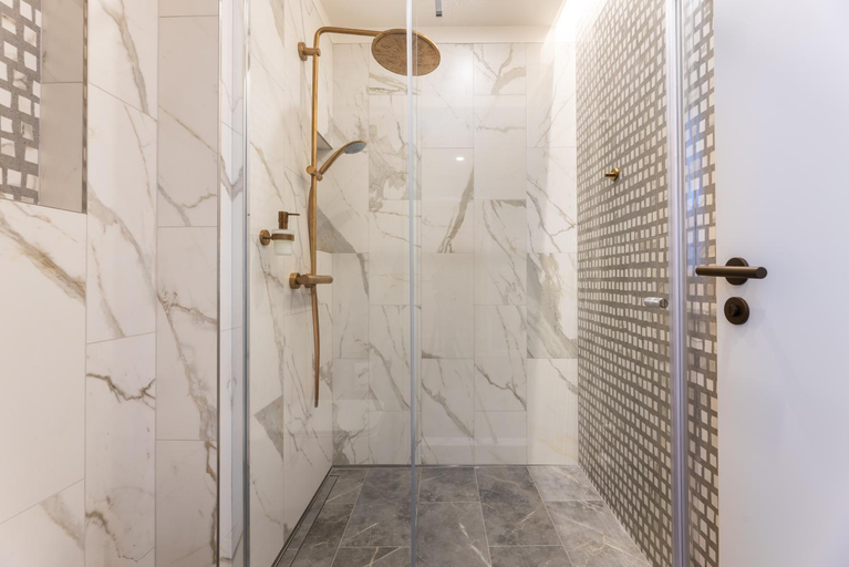 Bathroom 2, Modern & Stylish Apartments Jecna, Praha 1