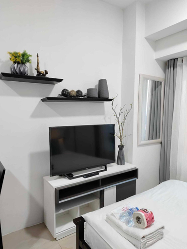 Others 5, Turquoise Aerie, Makati City