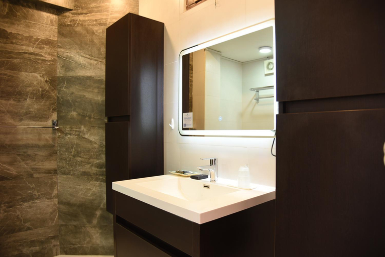 Bathroom 4, Hotel Camino Plaza, Cercado