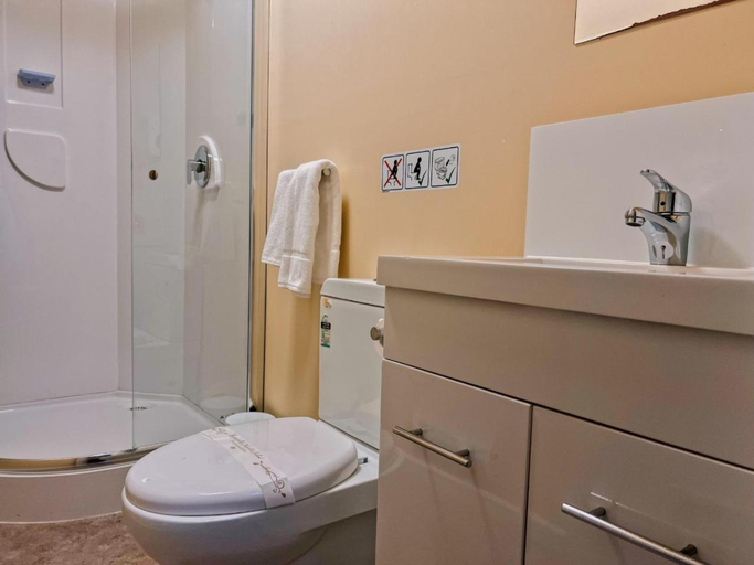 Bathroom 4, Amaroo Park, Bass Coast - Phillip Is.