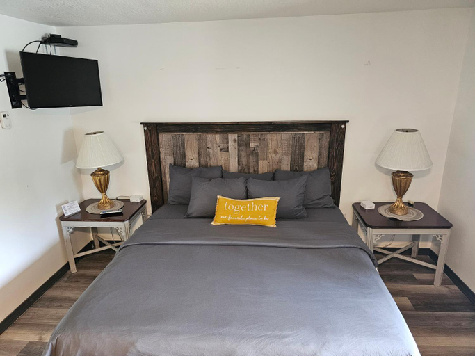 Bedroom 2, Harbor View Inn Tawas, Lake Hurron