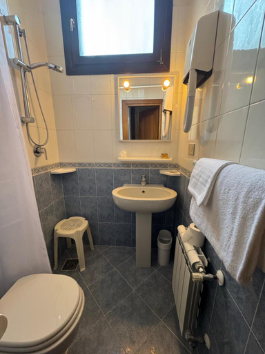 Bathroom 4, Hotel Tivoli, Venezia
