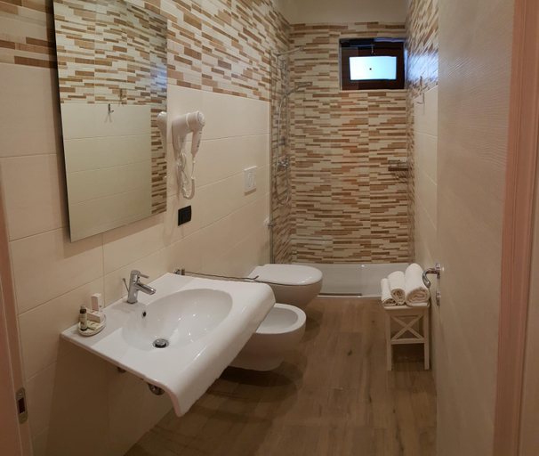 Bathroom 3, Mediterraneo B&B, Lecce