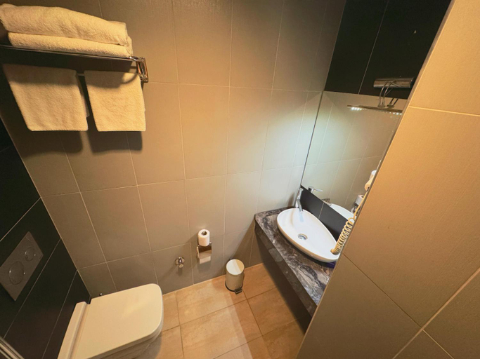 Bathroom 3, Lounge Hotel, Tuzla