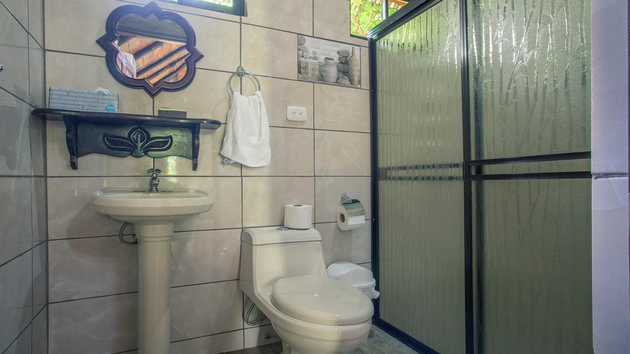 Bathroom 3, Boca Tapada Lodge, San Carlos