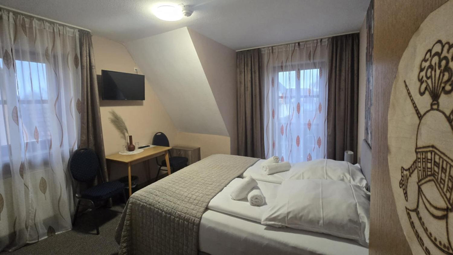 Bedroom 2, Hotel Alter Ritter, Ansbach