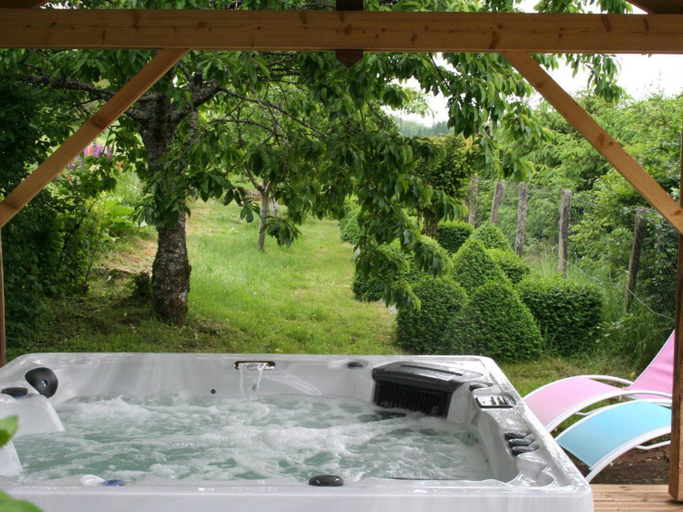 Others 5, Chambre Rubis: Elegance et Confort en Pleine Nature - FR-1-589-723, Vosges