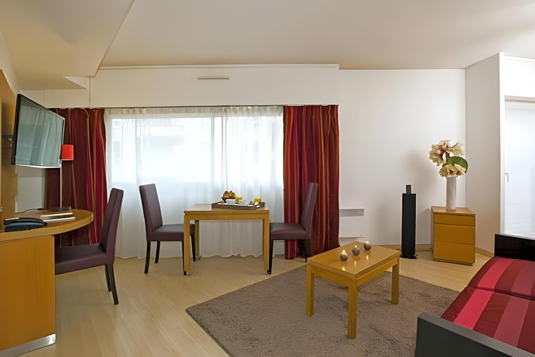 Others 4, Residhome Courbevoie La Defense, Hauts-de-Seine