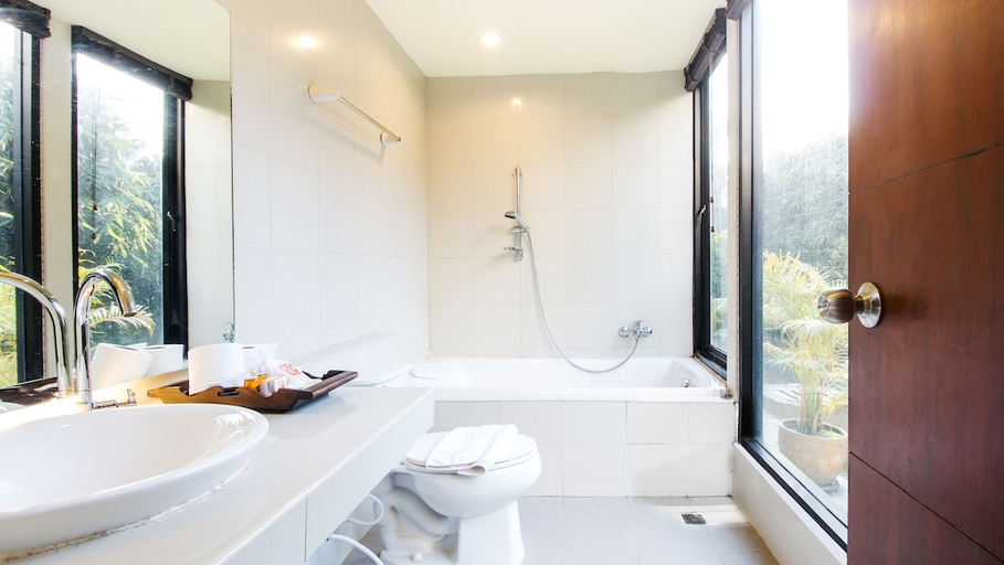 Bathroom 4, B2 Chiang Rai Boutique Budget Hotel, Muang Chiang Rai