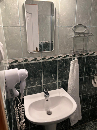Bathroom 5, Lobarat Panzio, Hévíz/Keszthely