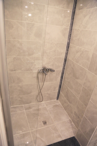 Bathroom 3, Bayer Hotel, Beyoğlu