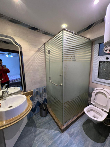 Bathroom 5, Porto Sokhna Pyramids Resort for family, 'Ataqah