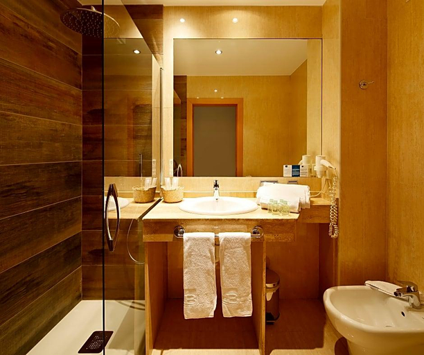 Bathroom 3, Hotel Marques, Blue Hoteles, Asturias