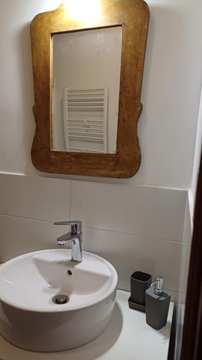 Bathroom 3, Karadi-Berger Vendeghaz - az erdo alatt, Sárospatak
