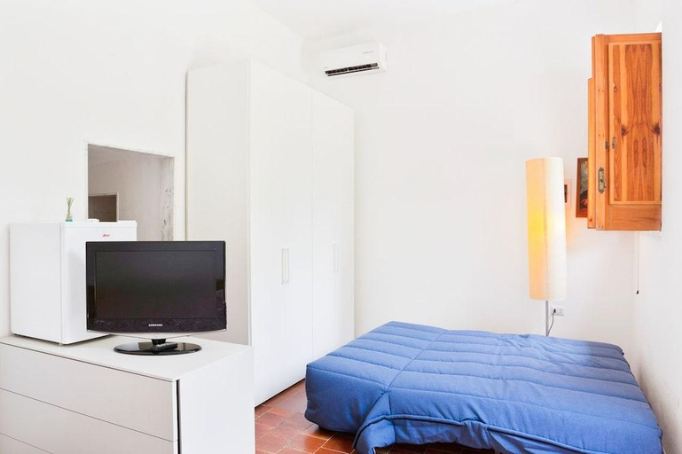 Bedroom 4, Borghetto Pedale, Bari