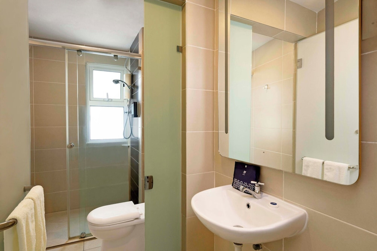 Bathroom 4, Ipoh | Lakeside Residences 7 Pax with Amazing View, Kinta
