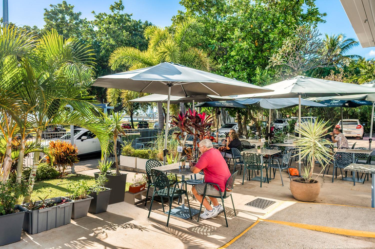 Food & Drinks 4, Strand Motel, North Ward-Castle Hill