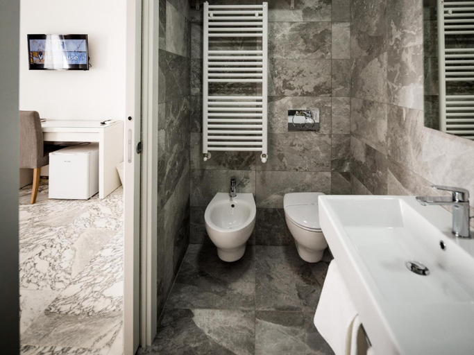 Bathroom 3, Da Vinci, Rome
