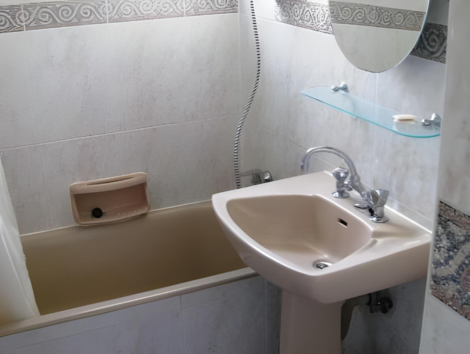 Bathroom 4, Tsialis Hotel Apartments, Larnaca