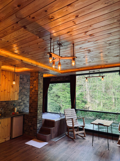 Others 4, River House, Ardeşen