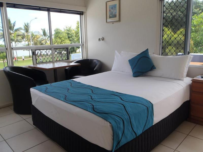 Bedroom 2, Strand Motel, North Ward-Castle Hill