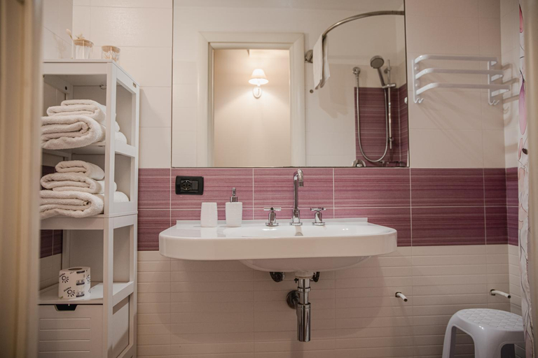 Bathroom 2, SANT'ELIGIO APARTMENTS & ROOMS, Palermo