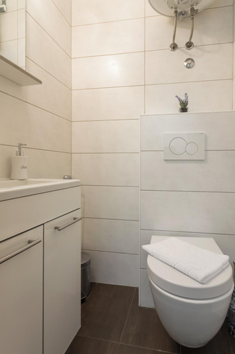 Bathroom, Golden Split Rooms, Split