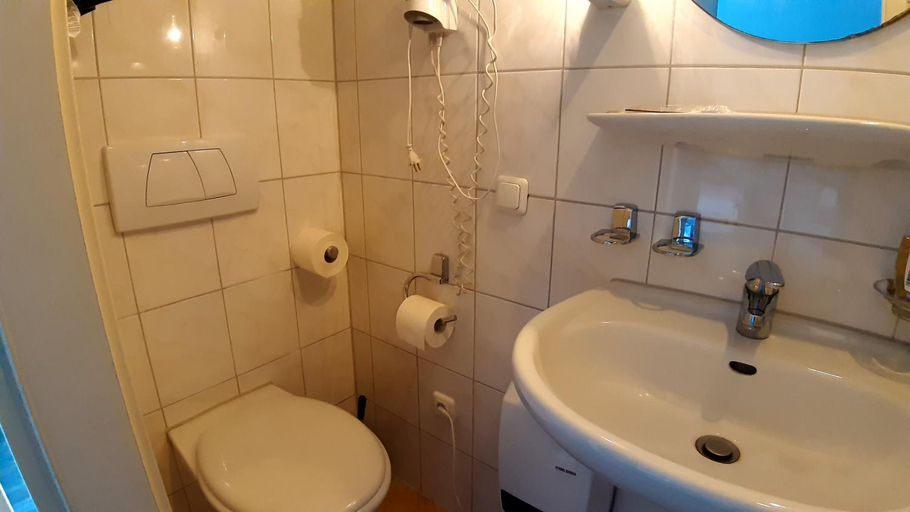 Bathroom 2, Boardinghouse Residenz Castrop, Recklinghausen