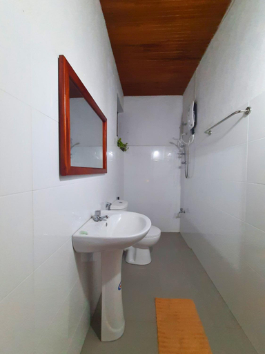 Bathroom 2, Galle Rest Home, Galle Four Gravets