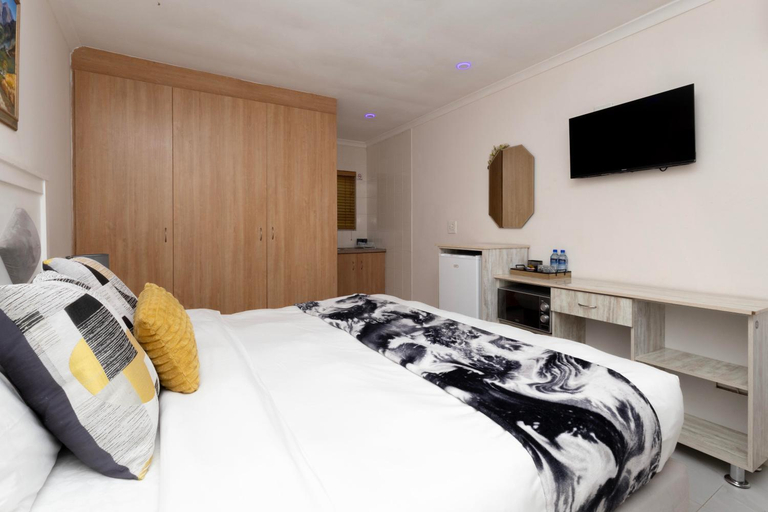 Others 5, Serena inn Room 1, City of Cape Town