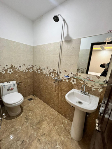 Bathroom 5, Millat Guest House G-9/4, Islamabad