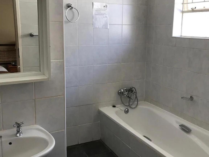 Bathroom 3, 40 on Ilkey B and B, City of Tshwane