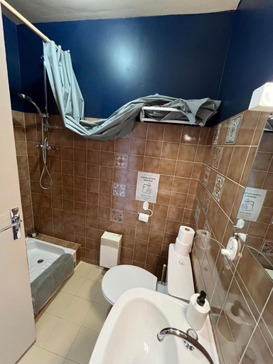 Bathroom 2, Auberge de la chesnaie, Ille-et-Vilaine