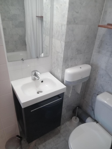 Bathroom 3, Hotel Modern Est, Paris