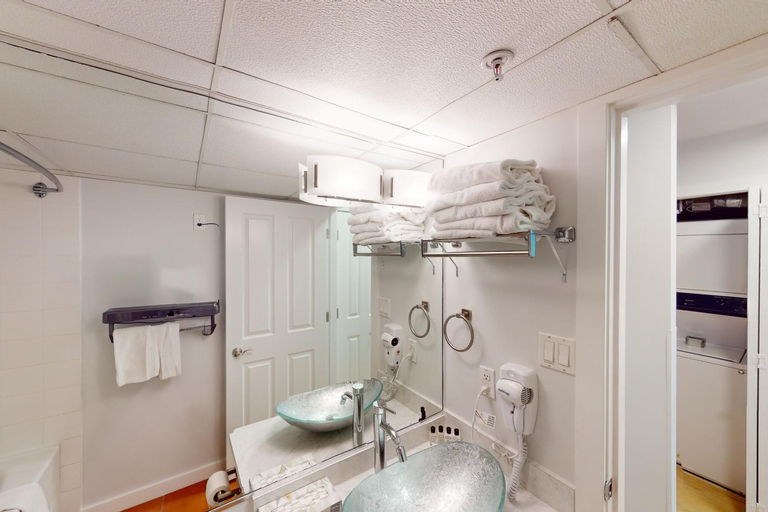 Bathroom 5, Cascade Lodge by Elevate, Squamish-Lillooet