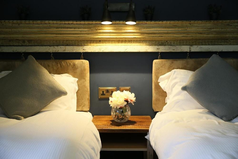 Bedroom 2, The Bunk Inn, West Berkshire