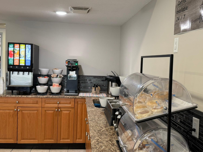 Food & Drinks 5, Western Budget Motel #1 & 2 Whitecourt, Division No. 13