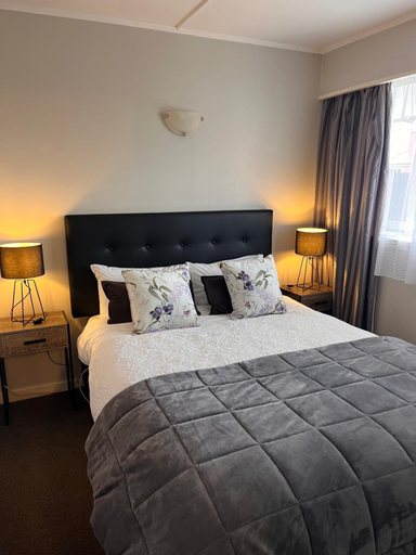 Bedroom 2, Aorangi Motel, Mackenzie