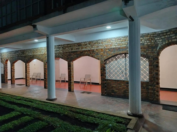 Others 3, Hotel Lakeside, N. Palatha East