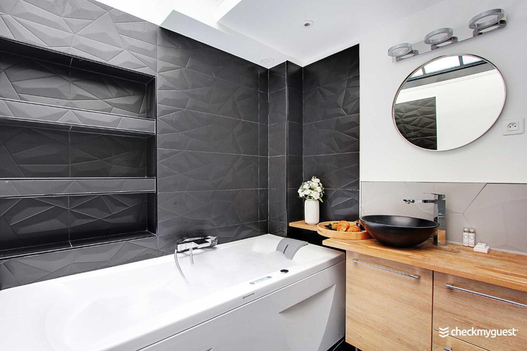 Bathroom 4, Elegant apartment - 1BR/6P- Porte Saint-Martin, Paris