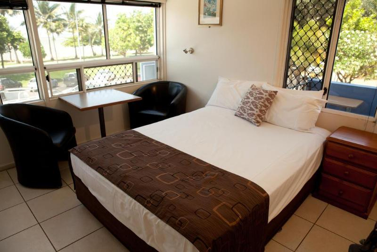 Others 3, Strand Motel, North Ward-Castle Hill