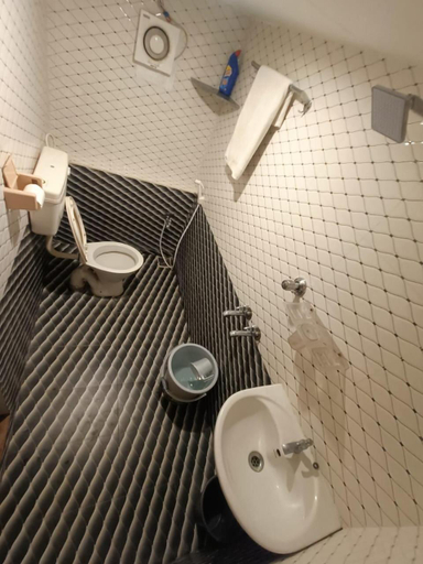 Bathroom 2, Le Escape Homey Inn, Viluppuram