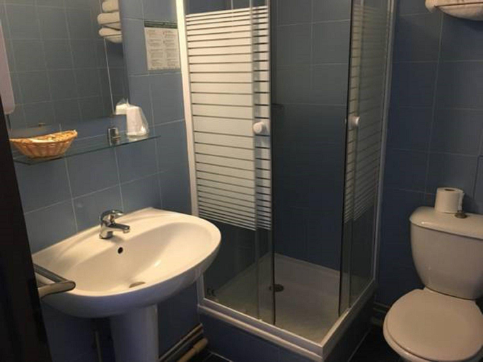 Bathroom 3, Nouveau Paris Park Hotel, Paris