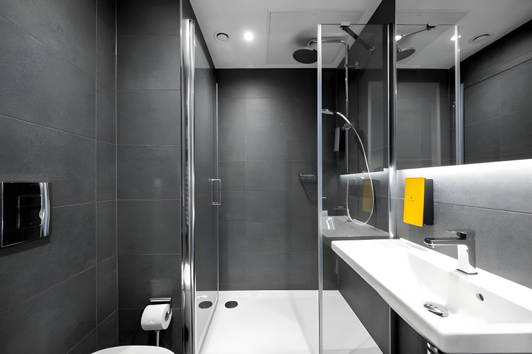 Bathroom 4, Staycity Aparthotels Paris La Defense, Hauts-de-Seine