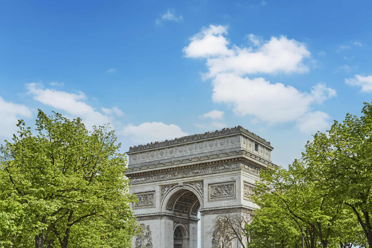 Exterior view 2, Sumptuous apartment with garden / Arc de Triomphe, Paris